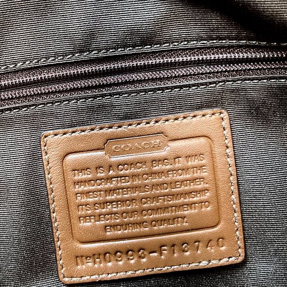 🎉Purse Sale🎉 Coach Shoulder Purse/Bag w/Front Zipper Pocket - Picture 6 of 7